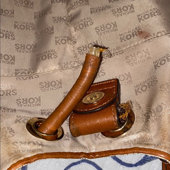 Michael Kors Bag ❌DEFECTIVE❌ - Picture 4 of 5
